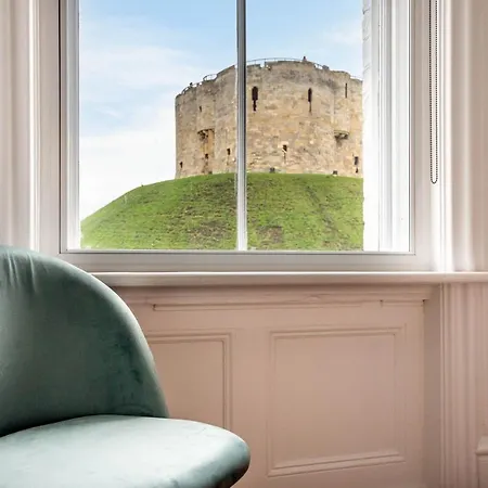 Peckitt Street - Castle Bailey Apartment *